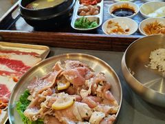 -围炉肉舍•炭烤活鳗•丹东海鲜烤肉(步行街店)