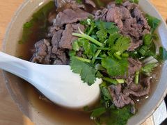 -大众跷脚牛肉馆·非遗传承单位(峨眉山店)