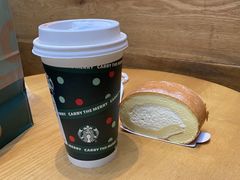 草莓红丝绒卷-星巴克臻选(南京金茂览秀城店)