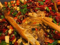 湖南腊鲢鱼-有红鸡毛店·川菜(建设路店)