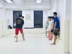 -菠萝格斗巴西柔术训练馆