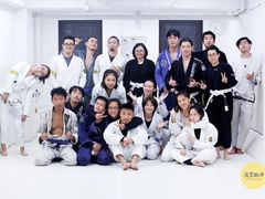 -菠萝格斗巴西柔术训练馆