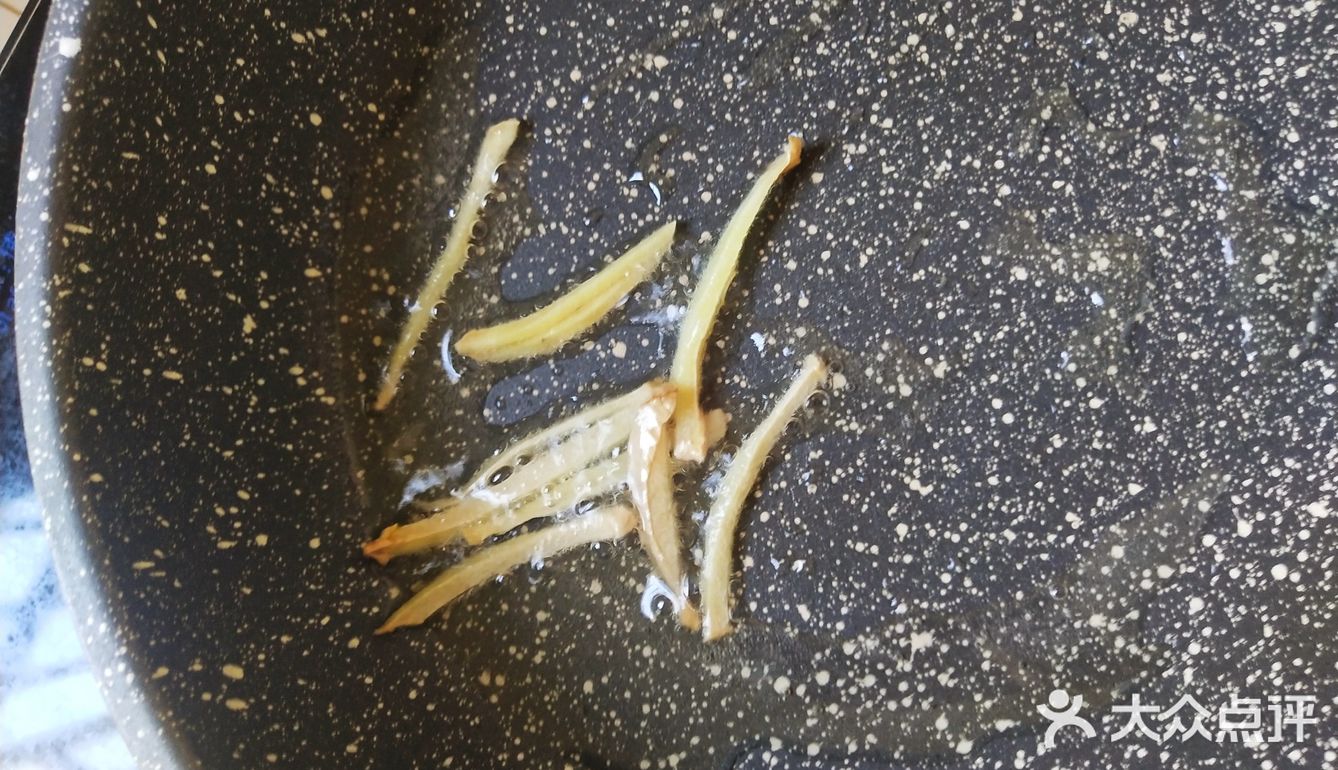 香煎小银鱼配白米粥，吃到停不下来！