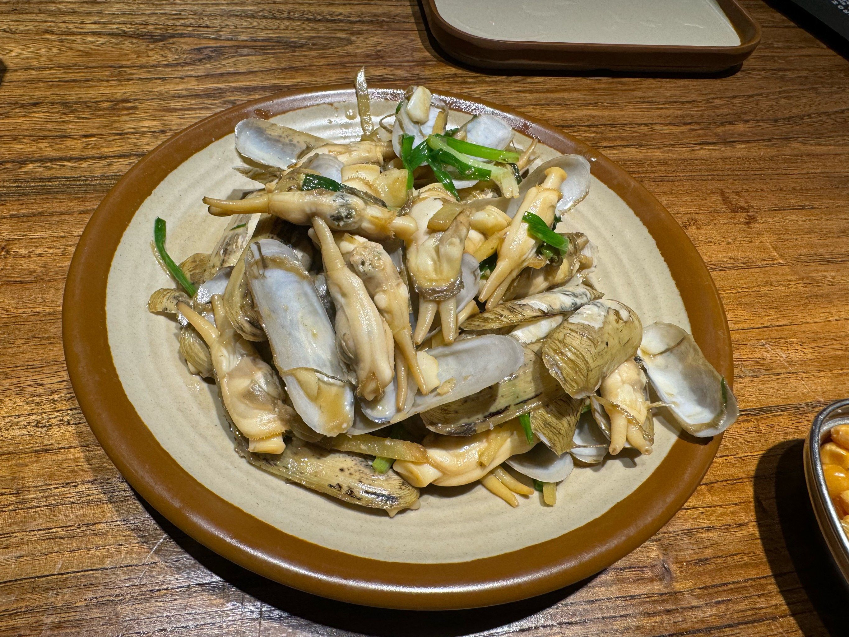 葱姜蛏子总体还可以,个别有点泥沙.烤带子