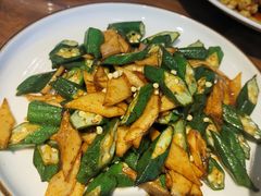 鲍菇烧秋葵-那家老院子东北菜·饺子·小鸡炖蘑菇(艳华街店)