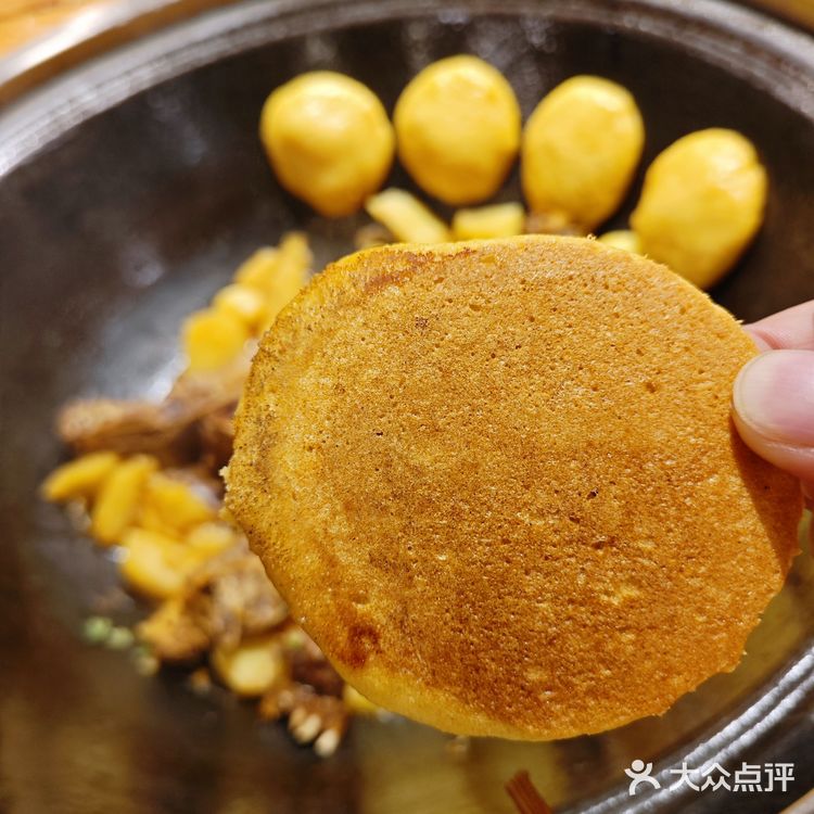 东北两大宝  小鸡🐥炖蘑菇🍄，铁锅炖大鹅