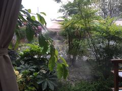 -茅草房·河畔园林火锅
