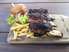 -Ribs & Burgers The Rocks