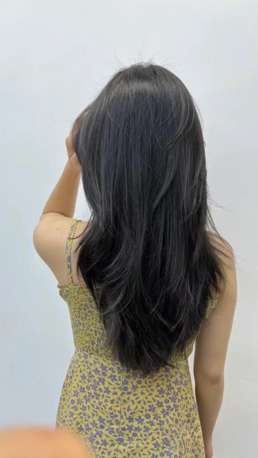 层次感锁骨发免打理巨巨美 你们一直想看的高层次发型.背面效果