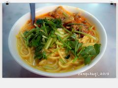 椰汁咖哩雞麵-成群小食店