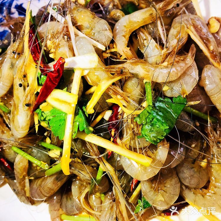 经济实惠，价位也挺亲民，海鲜非常新鲜。环境干净利索