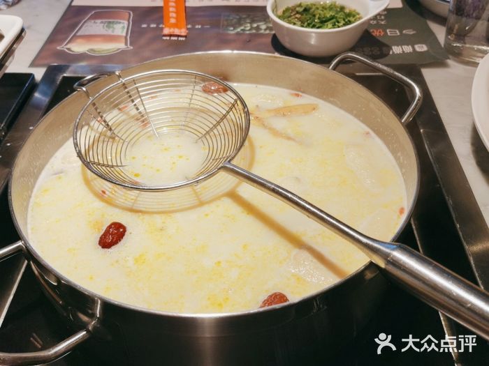 尚尚仙·酸汤猪手·猪肚鸡火锅(华联万柳购物中心店)图片