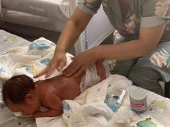 -秋歌护理·月嫂·育儿嫂(浦东医院店)