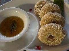 炸虾饼配泰国梅子酱-帕蓝·暹罗料理(大学路店)