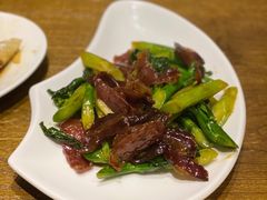 芥兰炒腊味-熠盛粤味·顺德桑拿鸡(永康路店)