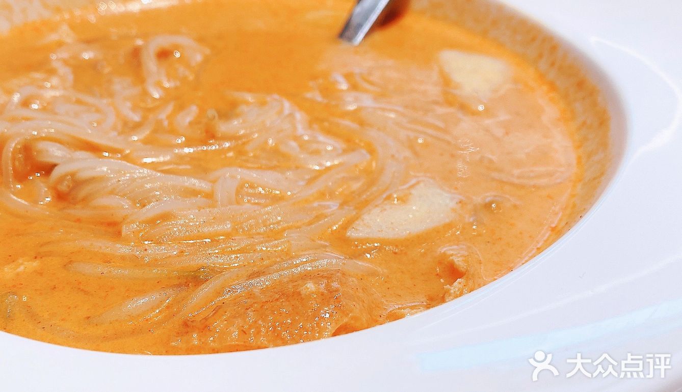 牛油果虾肉小金杯挺可口，沙拉酱加上外层的酥塔
