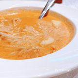 牛油果虾肉小金杯挺可口，沙拉酱加上外层的酥塔
