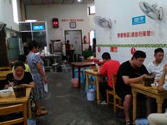 大堂-雷祖芳老妈蹄花店