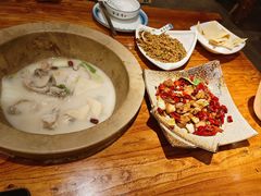 -滇香肴·云南菜蒸汽石锅鱼(云南北路店)