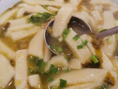 酸菜糍粑汤-石磨豆花家常菜·牦牛排土火锅