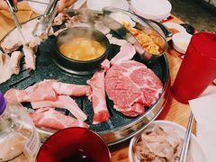 -江南猪肉商会无限续吃(弘大店)