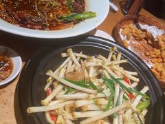 -帅巴人舅母子腊蹄民俗村