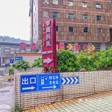 认住这个路口，东北烤肉请从这里进去。