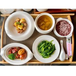 -臻康乃馨月子中心(集美店)