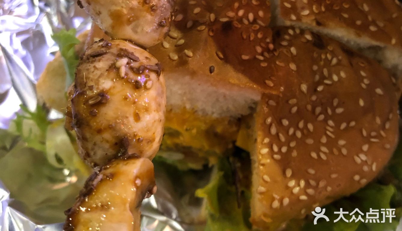 朋友拉着来的，据她说是从南锣鼓巷的店吃过来的