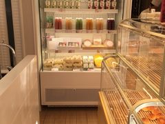 面包甜点陈列柜-好利来(阜成门店)