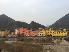 -百里峡七彩艺术小镇