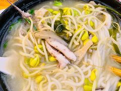 鱿鱼三鲜米线-李米线(总店)