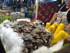 -席娜卡琳火车铁道夜市