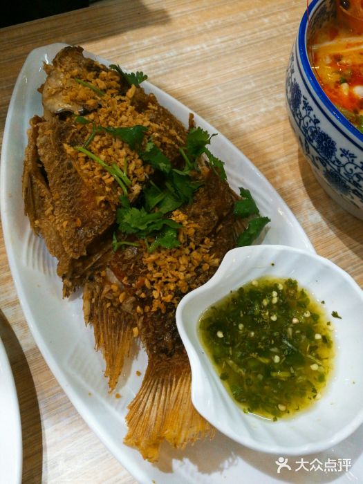啊睿泰国菜餐厅(小梅大街店)蒜蓉炸鱼图片
