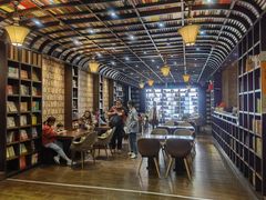 -钟书阁(松江泰晤士小镇店)