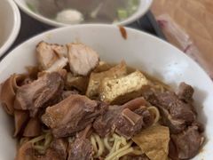 -松树干拌面店
