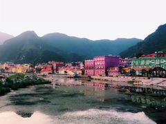 -百里峡七彩艺术小镇