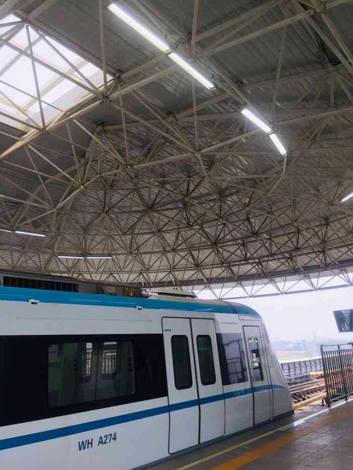 汉口北地铁站-"汉口北站的一名女乘务员态度极差,我简直也.