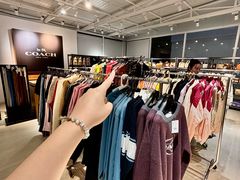 -百年港湾奥特莱斯(香炉礁店)