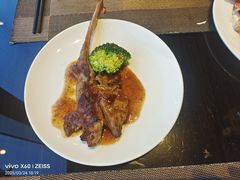 -大中华希尔顿酒店-念自助餐·嗨啤·小龙虾