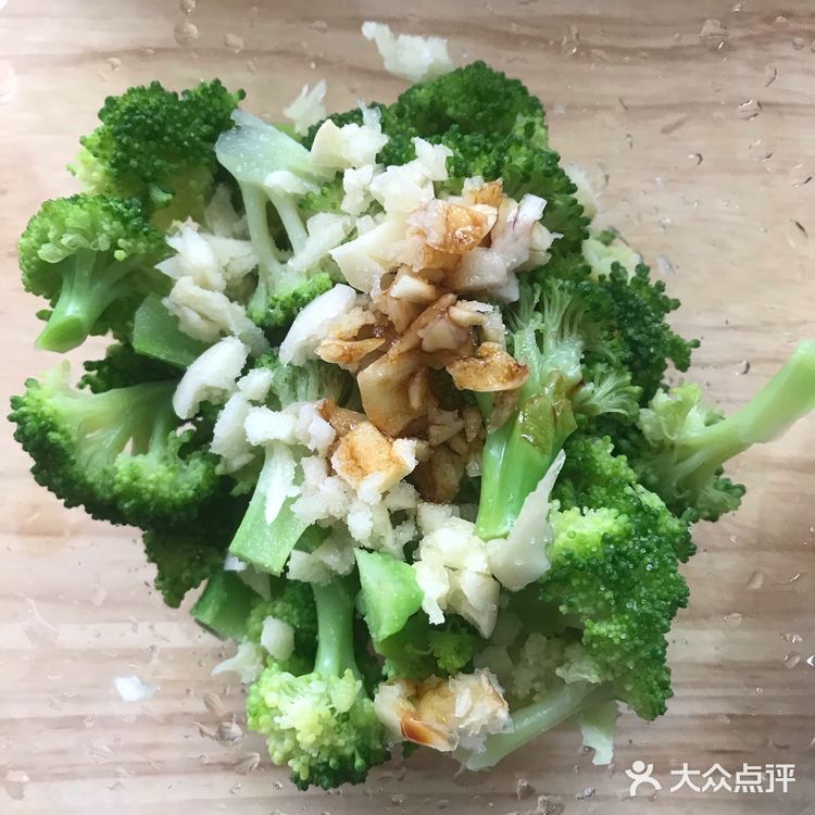 减肥也要吃好,减肥午餐—蒜蓉西兰花