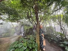 -Chom Cafe and Restaurant