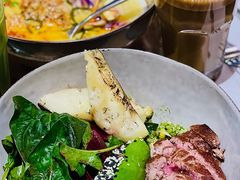 煎牛肉配坚果米饭能量碗-Wagas沃歌斯(太古汇店)