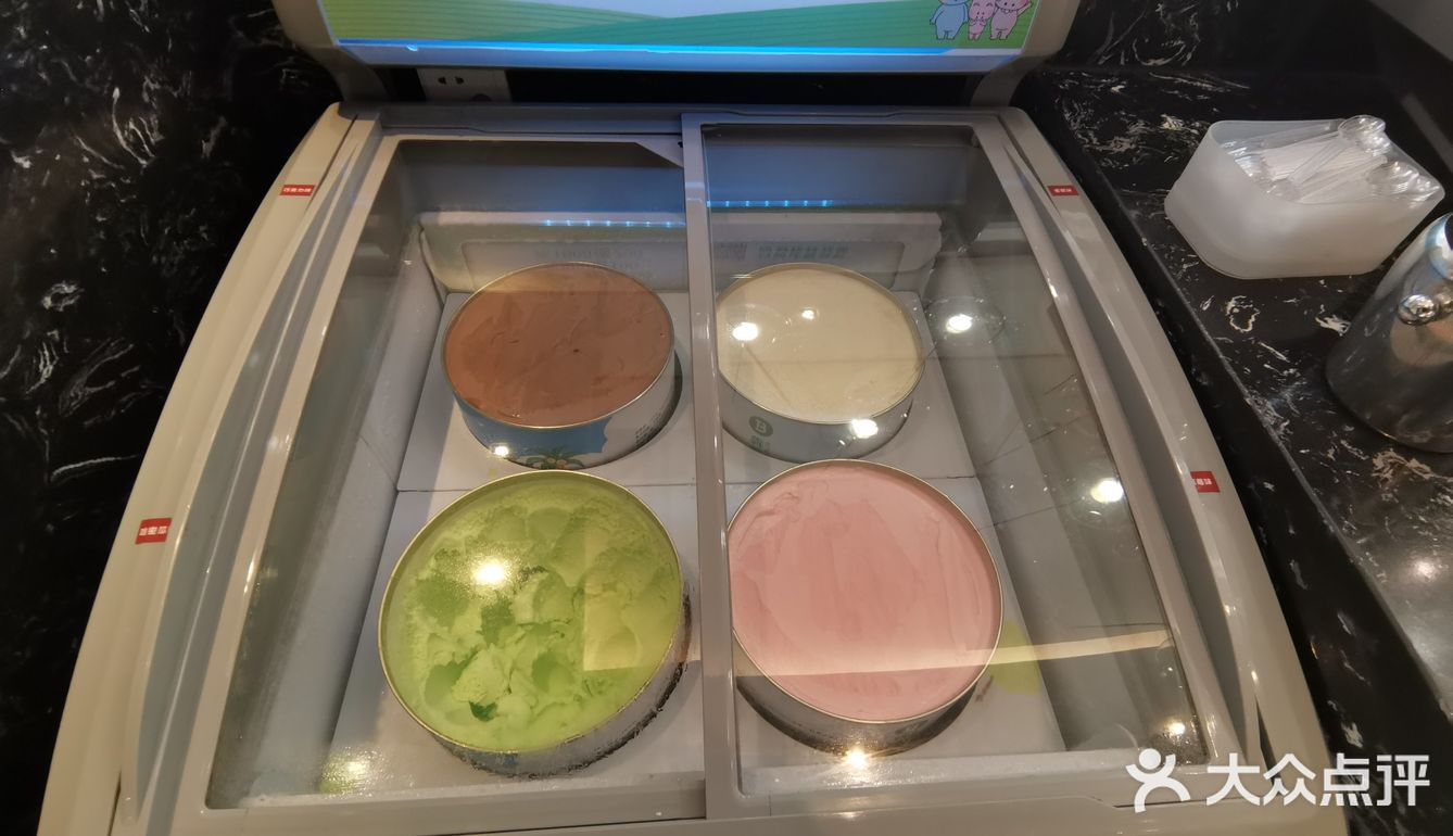 开在镇海吾悦广场四楼，位置很显眼