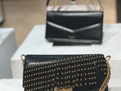-GIVENCHY(佛罗伦萨小镇奥莱店)