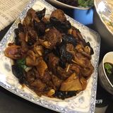 炒素是江南特色的菜 香菇黑木耳冬笋油面筋味道非常鲜美