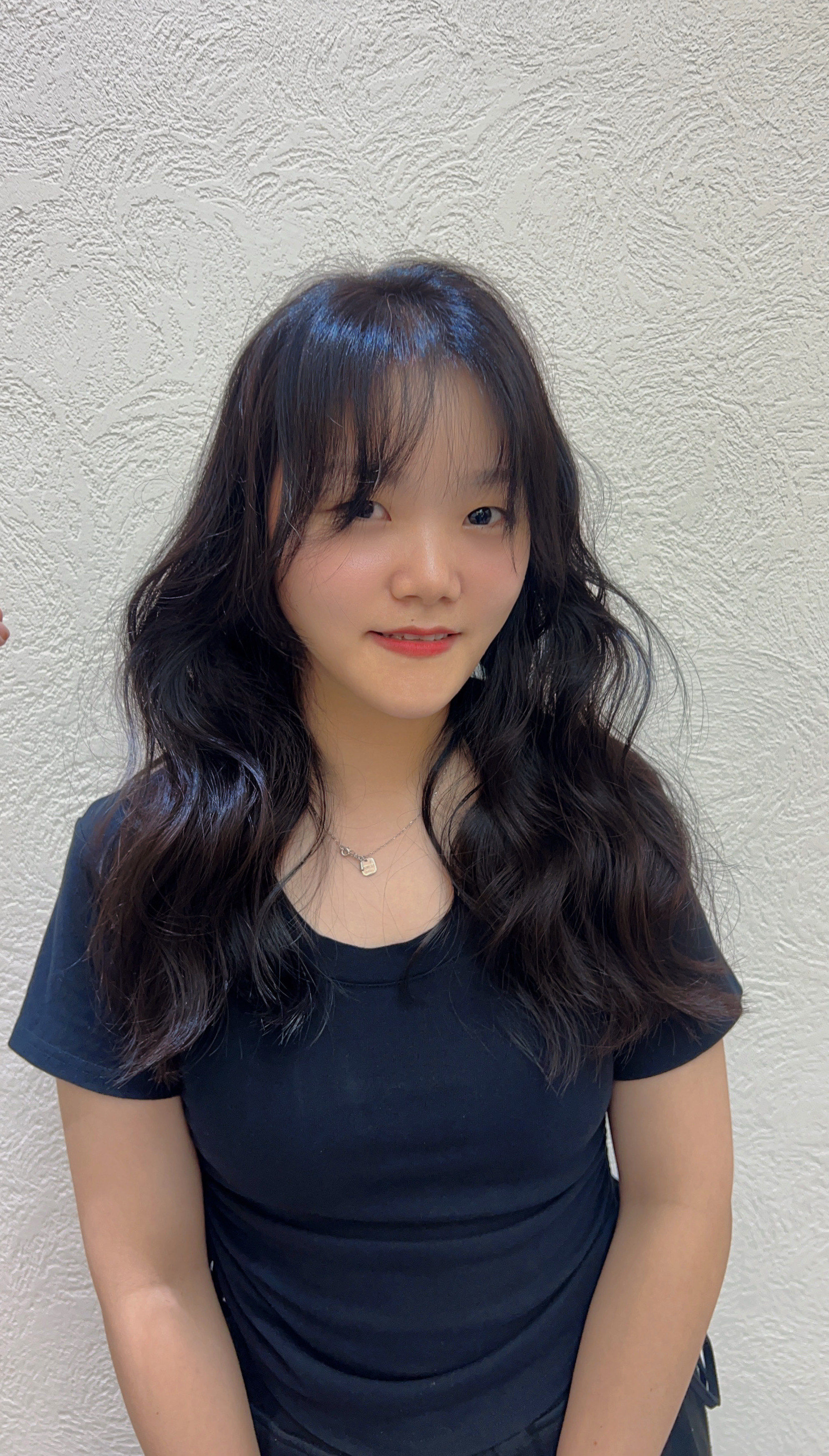 特别是想盖白头发的可以试试黑茶色,根据每位客人的肤色设计提案,每一