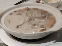 十八涌莲藕煲淋猪踭-广州酒家(文昌总店)
