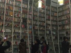 -钟书阁(松江泰晤士小镇店)