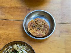 猪肉锅盔-白家肥肠粉(老东城根街店)